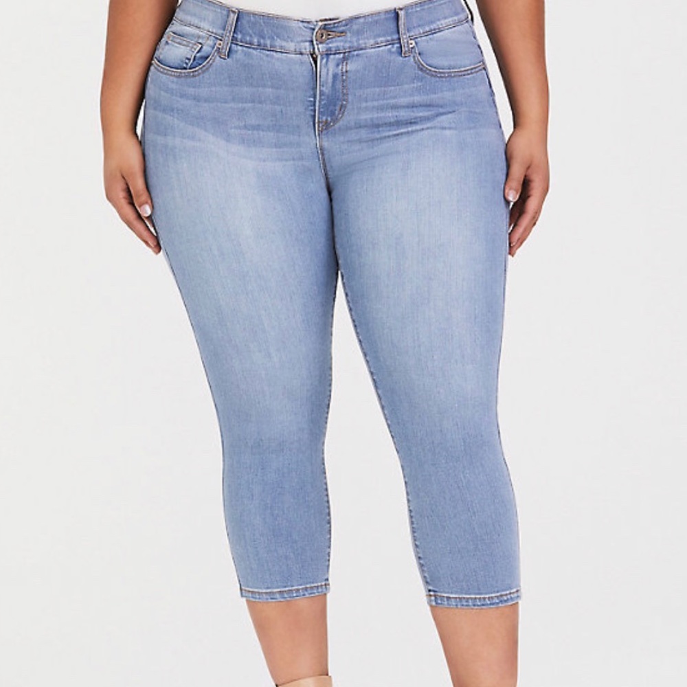 Torrid Bombshell Skinny Crop